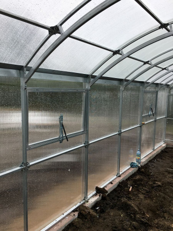 zdjęcie Szklarnia z POLIWĘGLANU Hacjenda podwójne łuki 40x20mm i 20x20mm ze sklepu maleszklarnie.pl