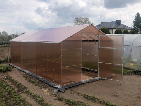 zdjęcie Szklarnia GRACJA z poliwęglanu Zbiory+ 6mm profil 30x20mm ze sklepu maleszklarnie.pl